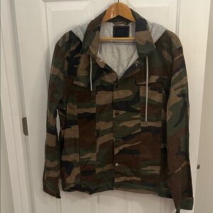 Nomad men’s camouflage jacket with sweatshirt hood 
Light jacket XL